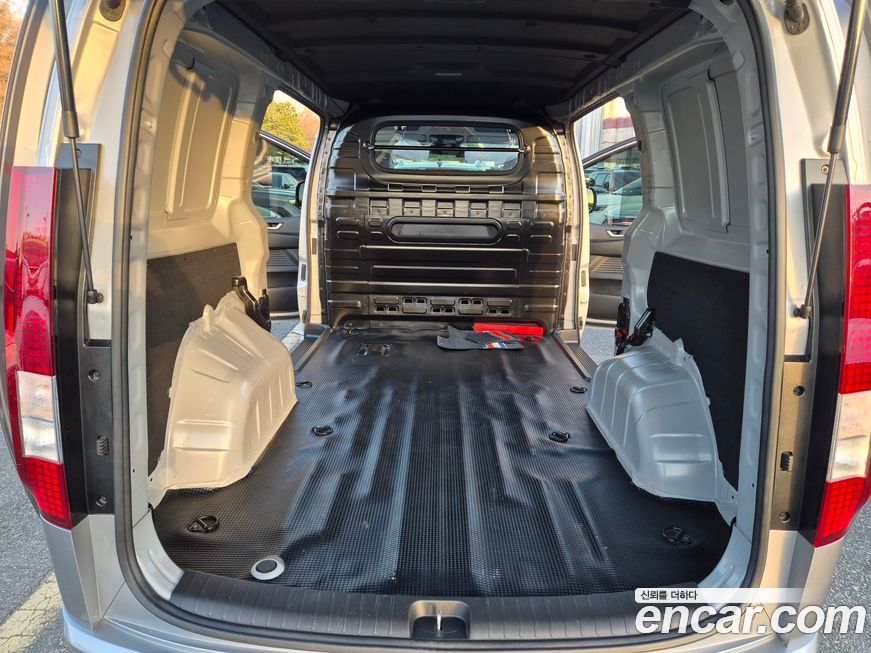 Hyundai Staria 2024