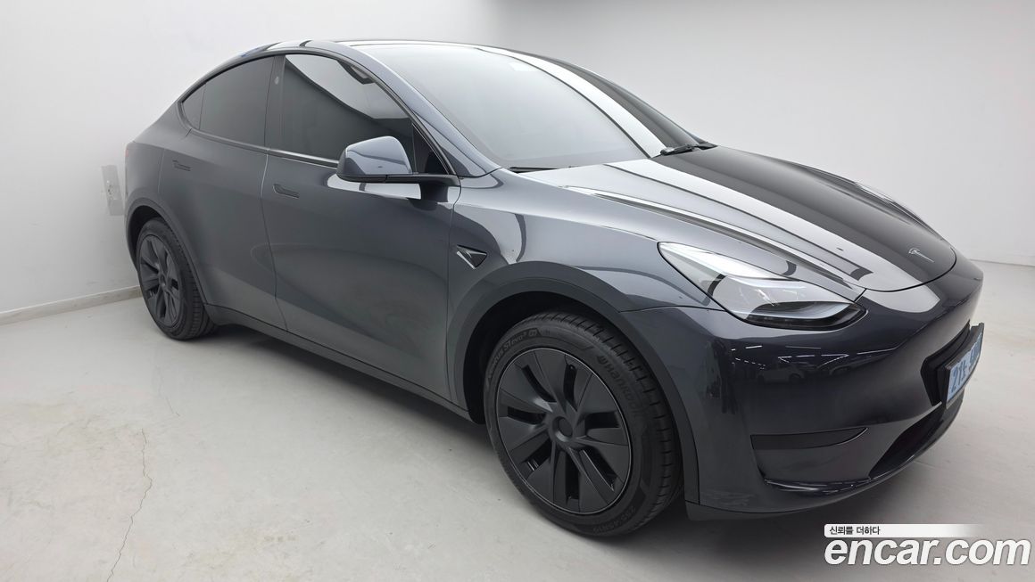 Tesla Model Y 2025