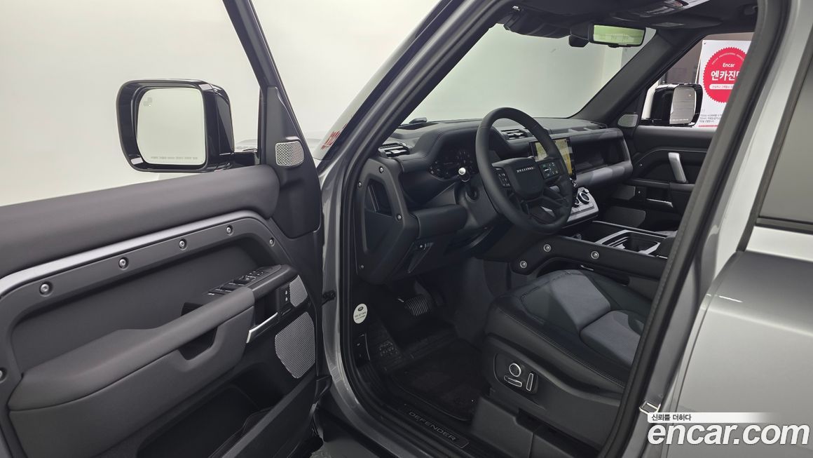 Land Rover Defender 2024