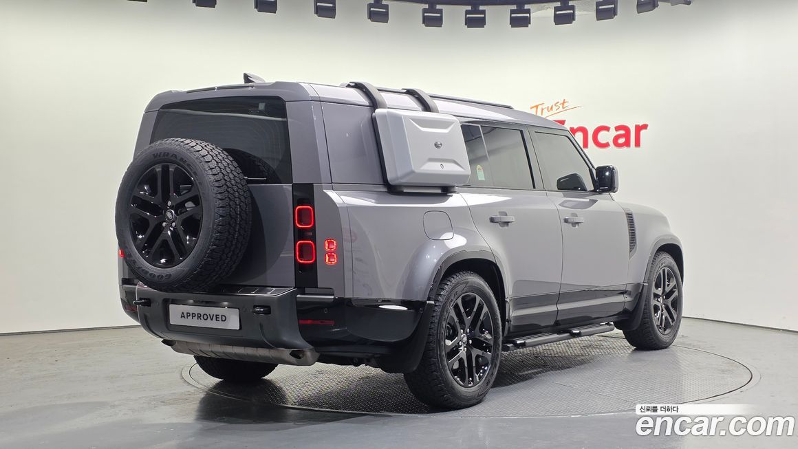 Land Rover Defender 2024