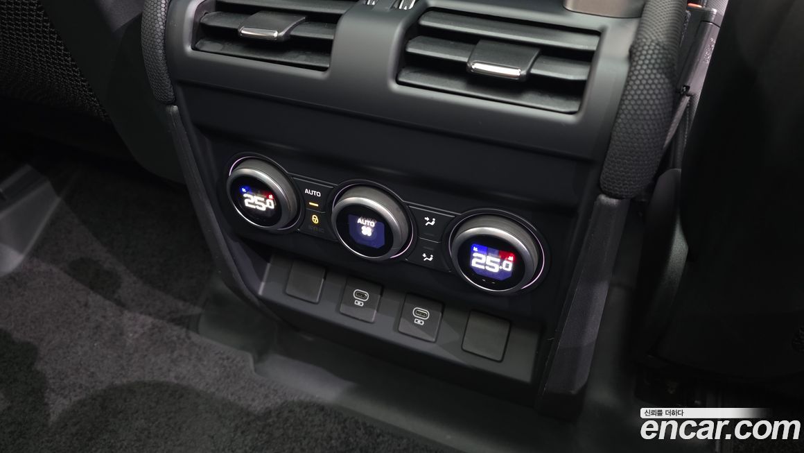 Land Rover Defender 2024