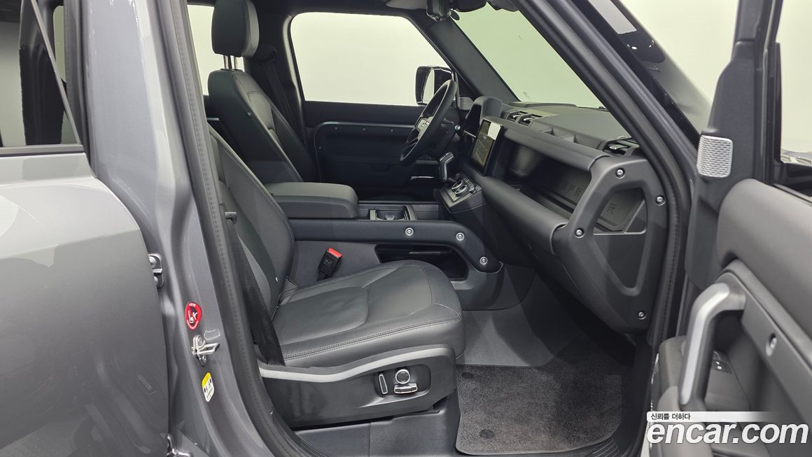 Land Rover Defender 2024