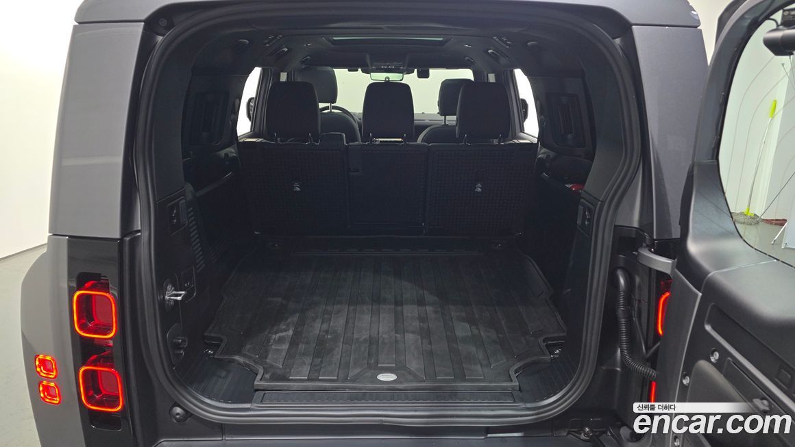 Land Rover Defender 2024