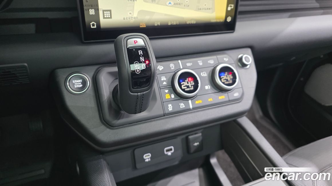 Land Rover Defender 2024