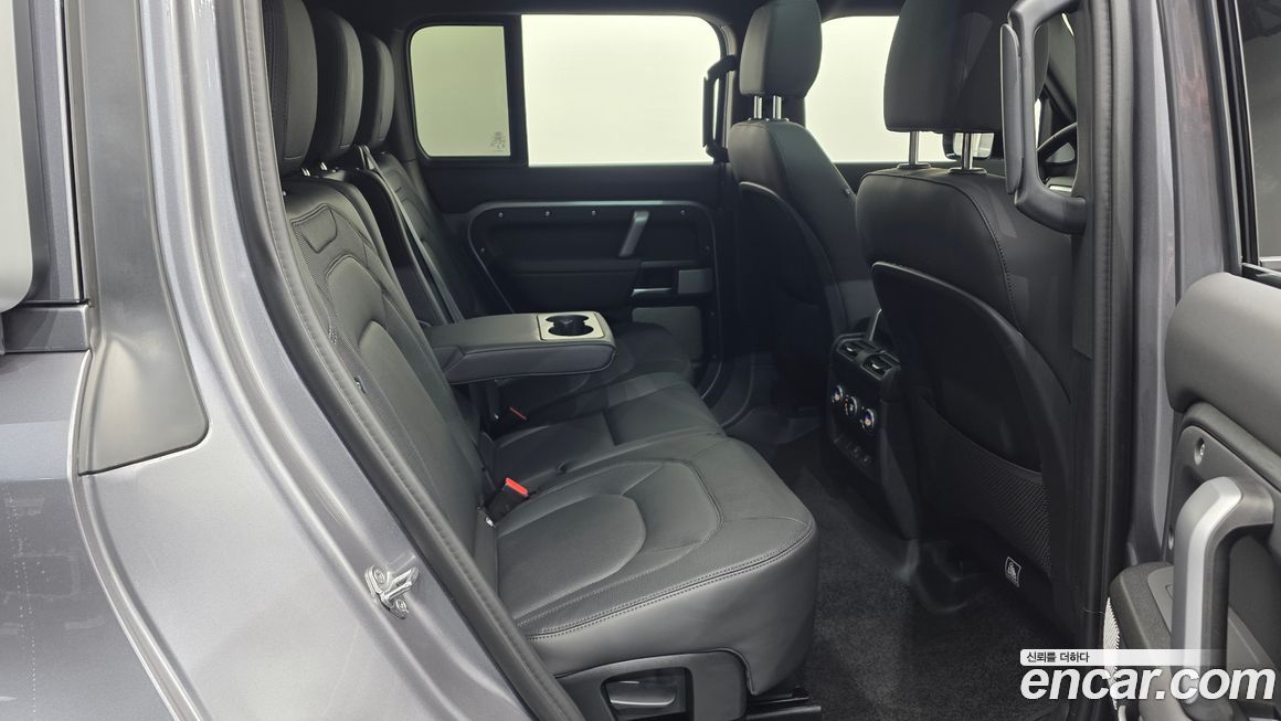Land Rover Defender 2024