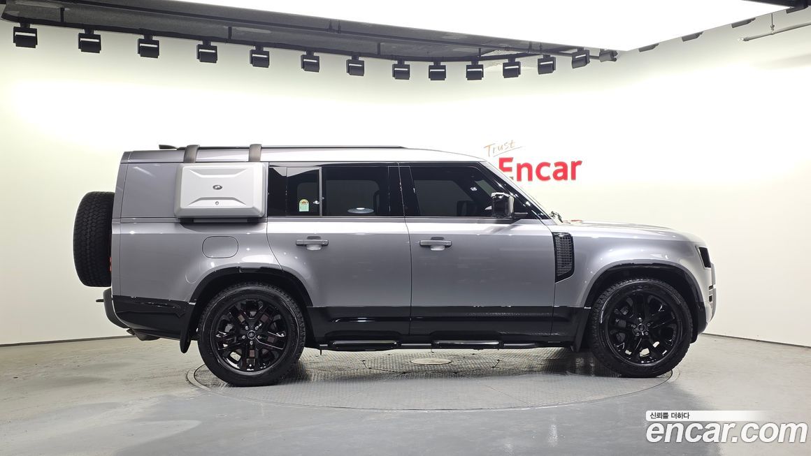 Land Rover Defender 2024