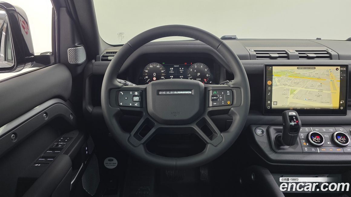Land Rover Defender 2024