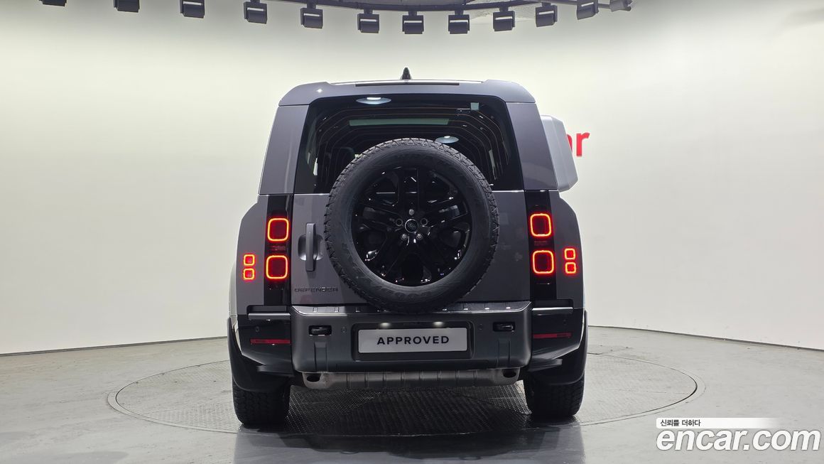 Land Rover Defender 2024