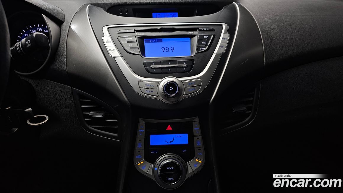 Hyundai AVANTE 2011