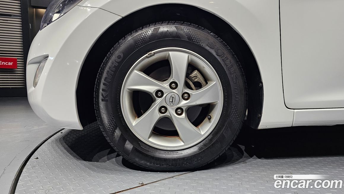 Hyundai AVANTE 2011