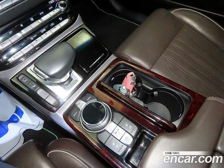 Genesis EQ900 2016