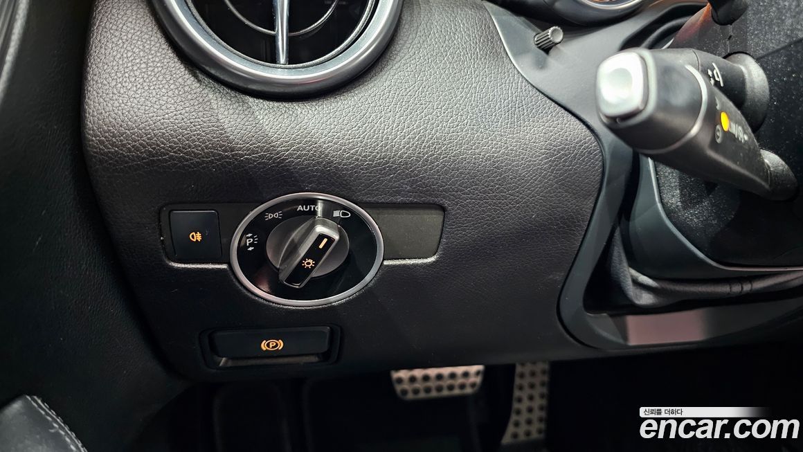 Mercedes-Benz SLC-Class 2019