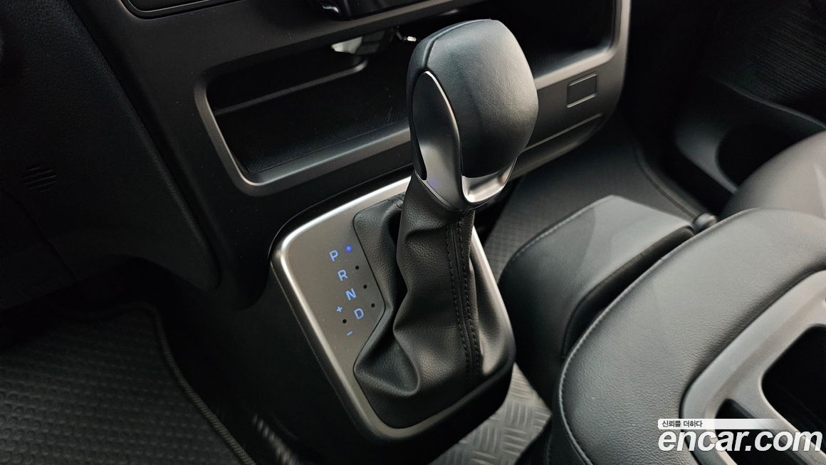 Hyundai Staria 2025