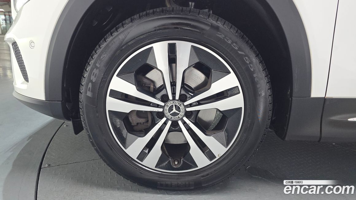 Mercedes-Benz GLB-Class 2021