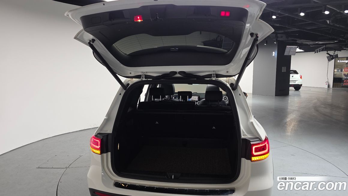 Mercedes-Benz GLB-Class 2021