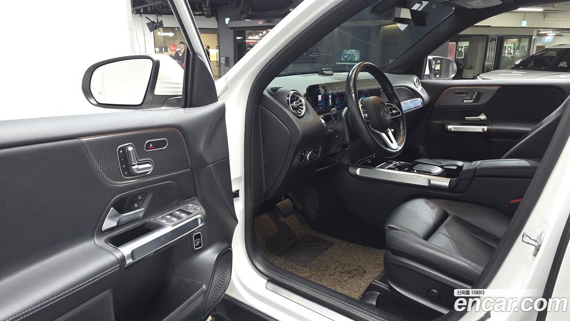 Mercedes-Benz GLB-Class 2021