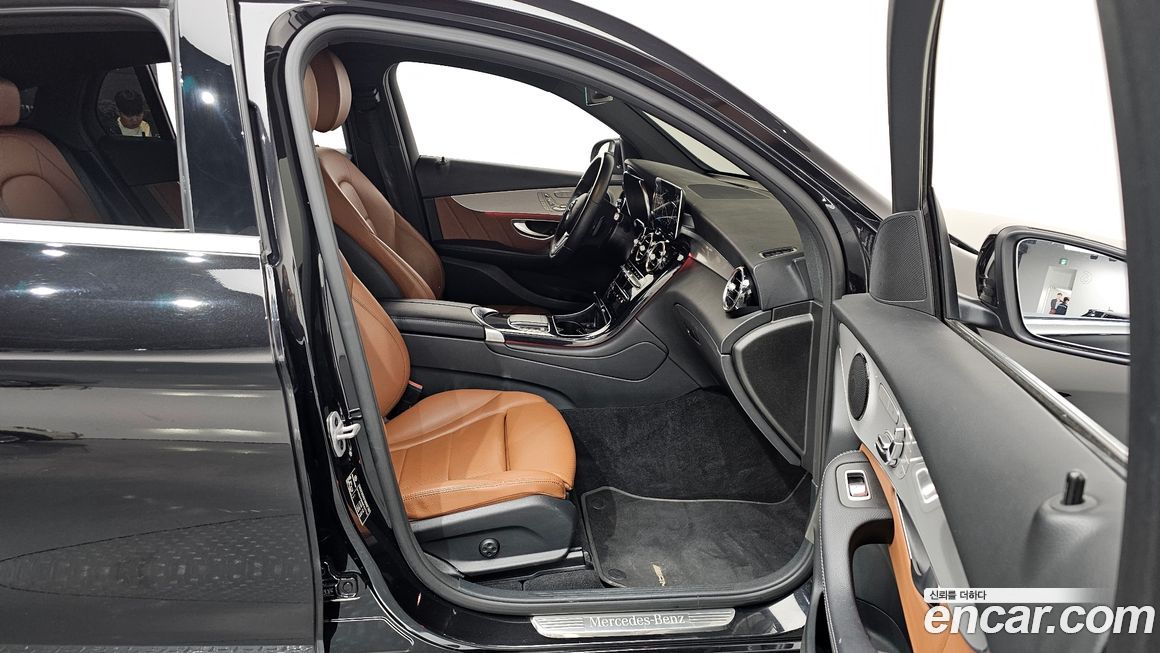 Mercedes-Benz GLC-Class 2021