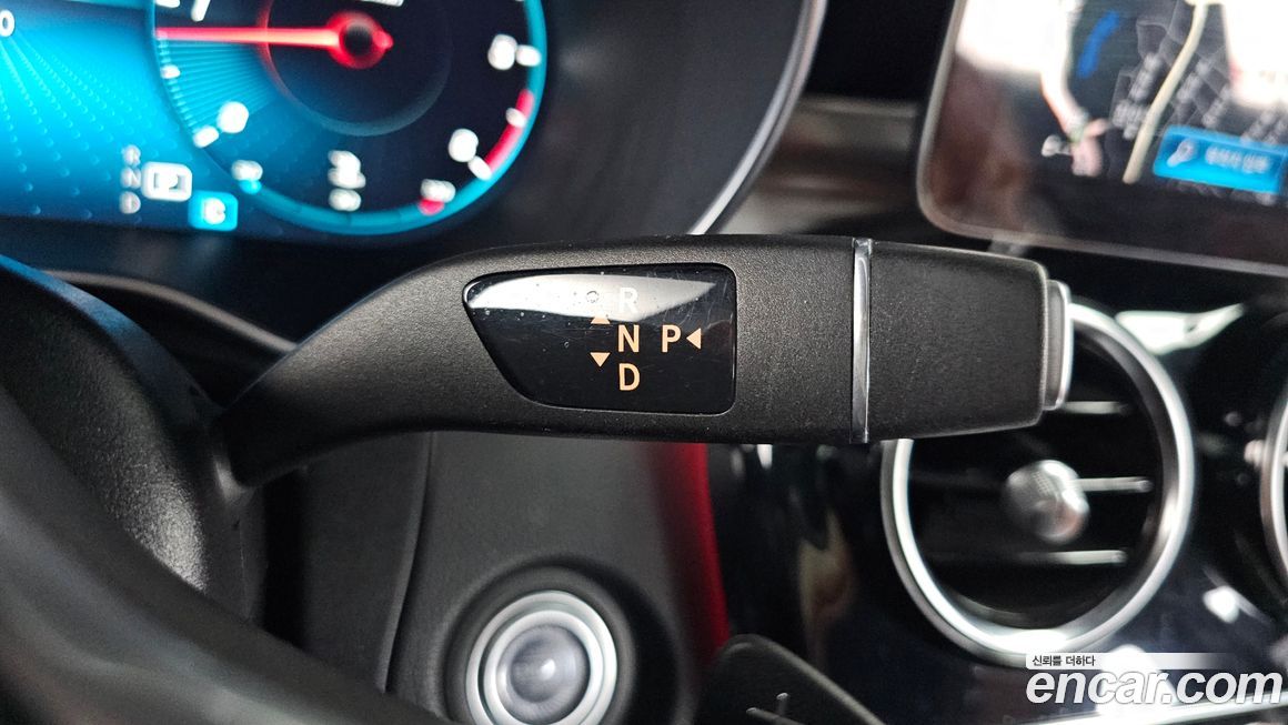 Mercedes-Benz GLC-Class 2021