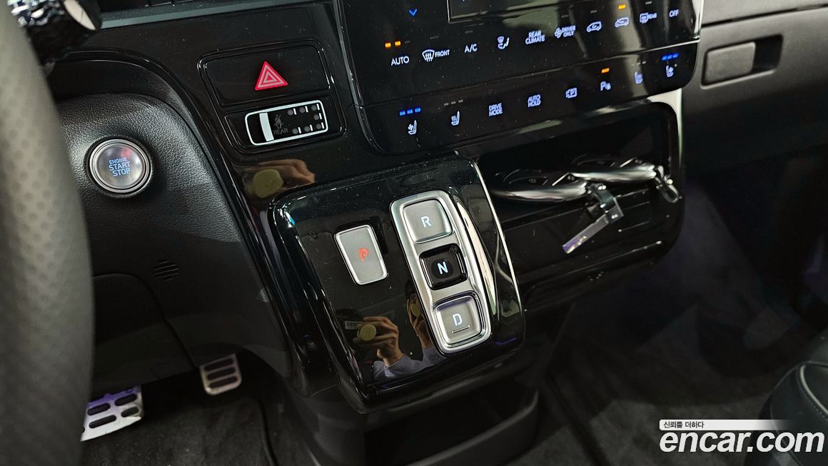 Hyundai Staria 2025