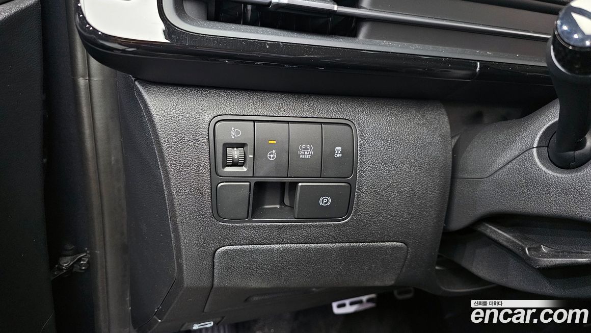Hyundai Staria 2025