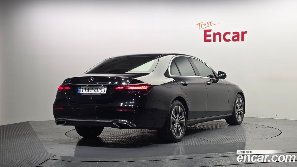 Mercedes-Benz E-Class 2022