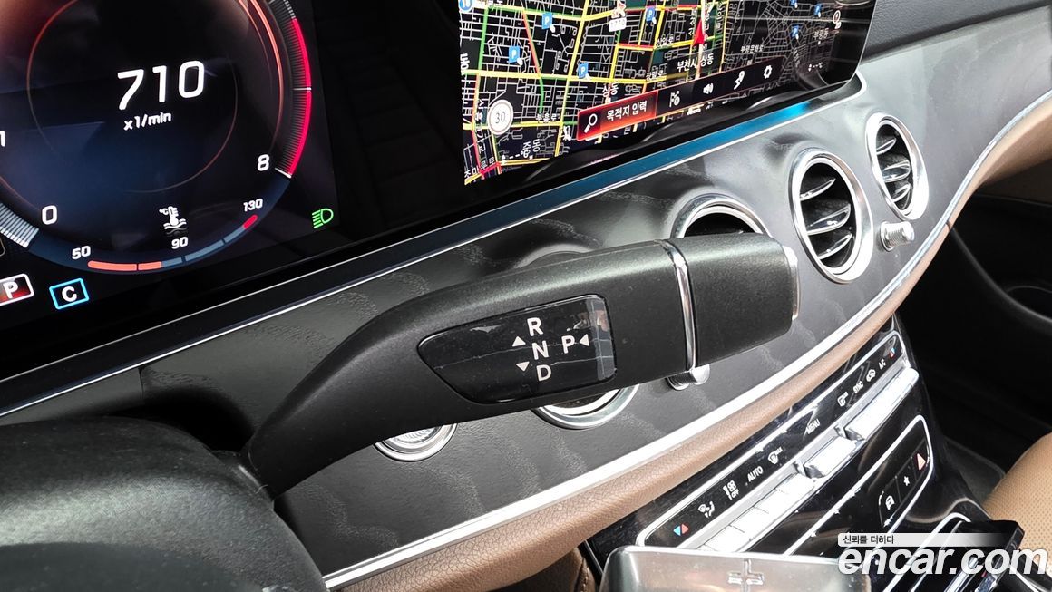 Mercedes-Benz E-Class 2022