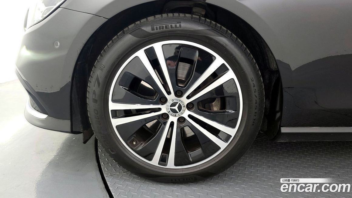 Mercedes-Benz E-Class 2022