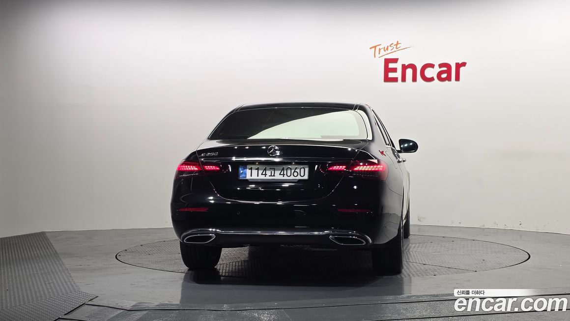Mercedes-Benz E-Class 2022