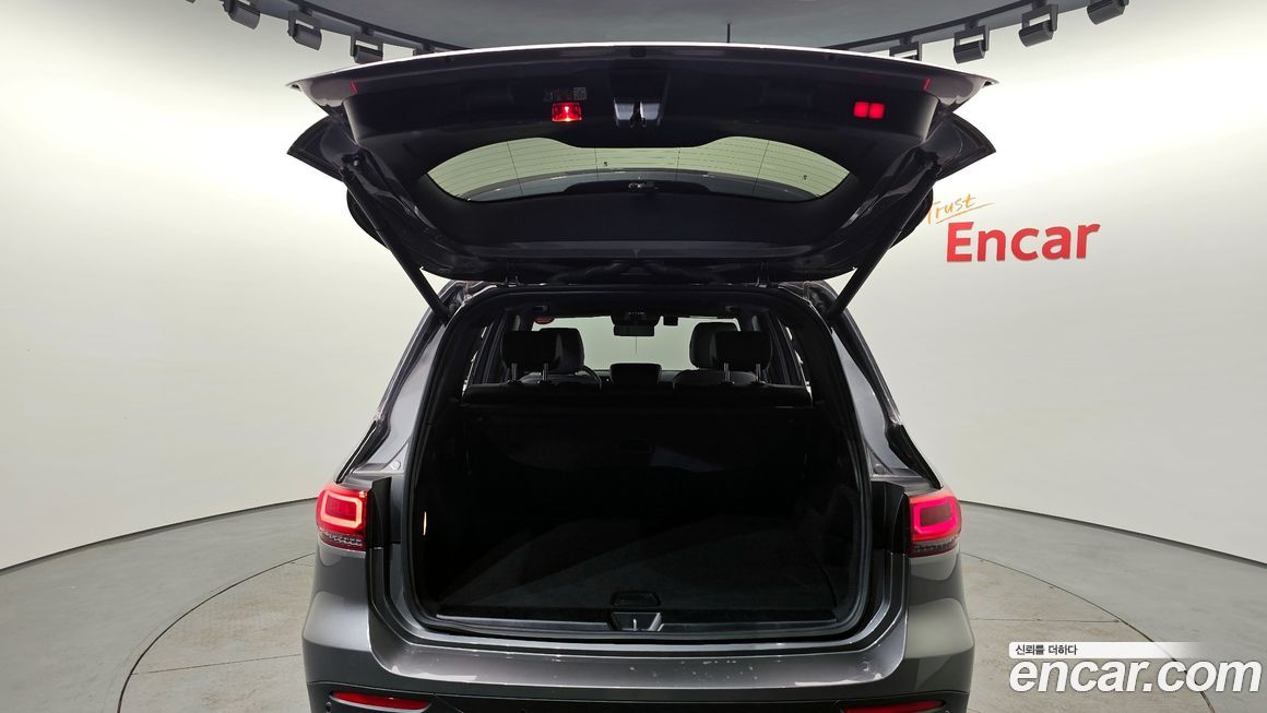 Mercedes-Benz GLB-Class 2023