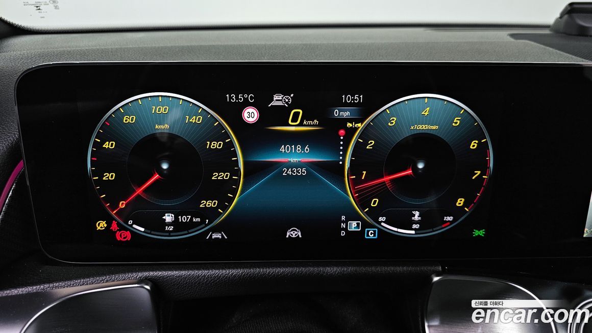 Mercedes-Benz GLB-Class 2023