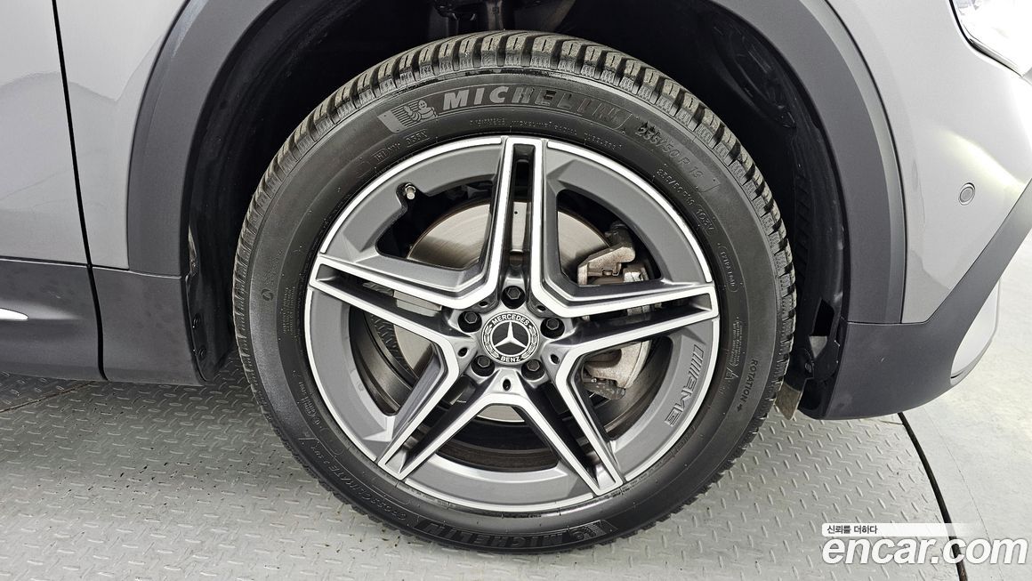 Mercedes-Benz GLB-Class 2023