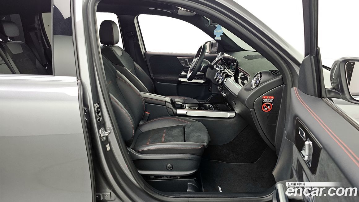 Mercedes-Benz GLB-Class 2023