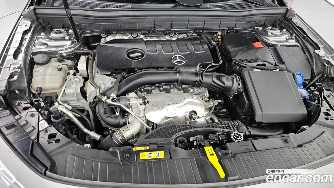 Mercedes-Benz GLB-Class 2023