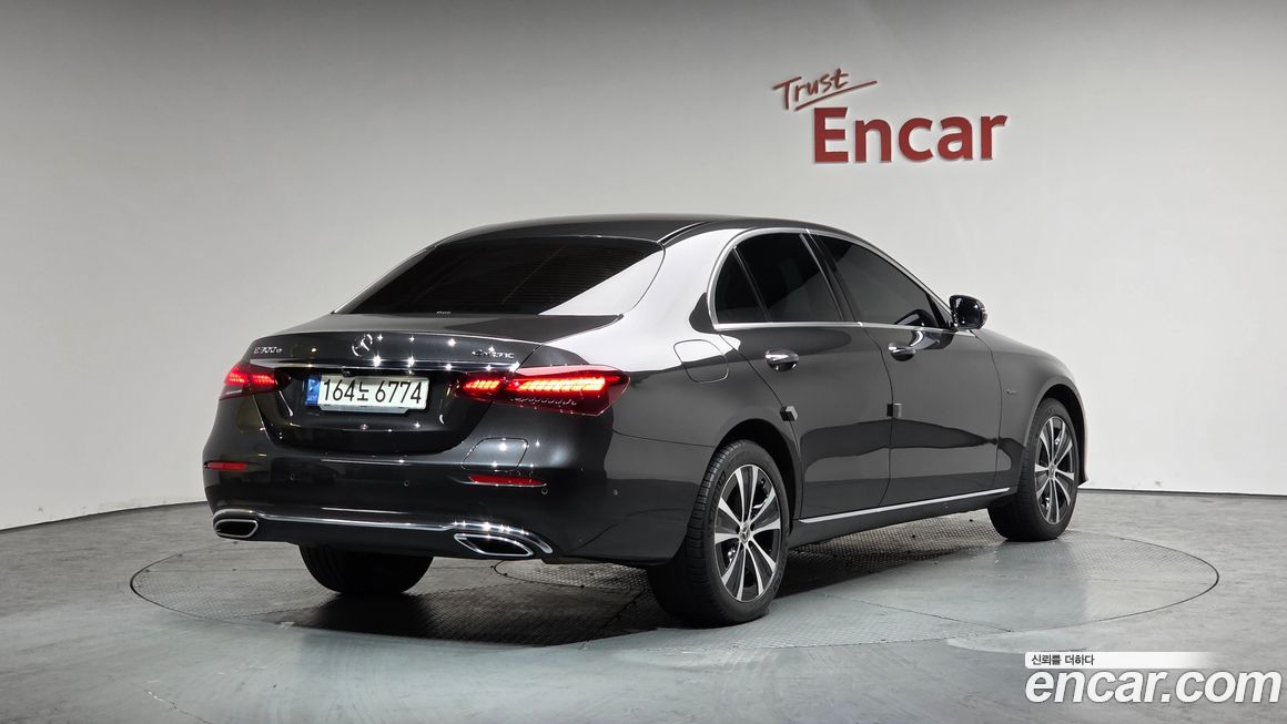 Mercedes-Benz E-Class 2021