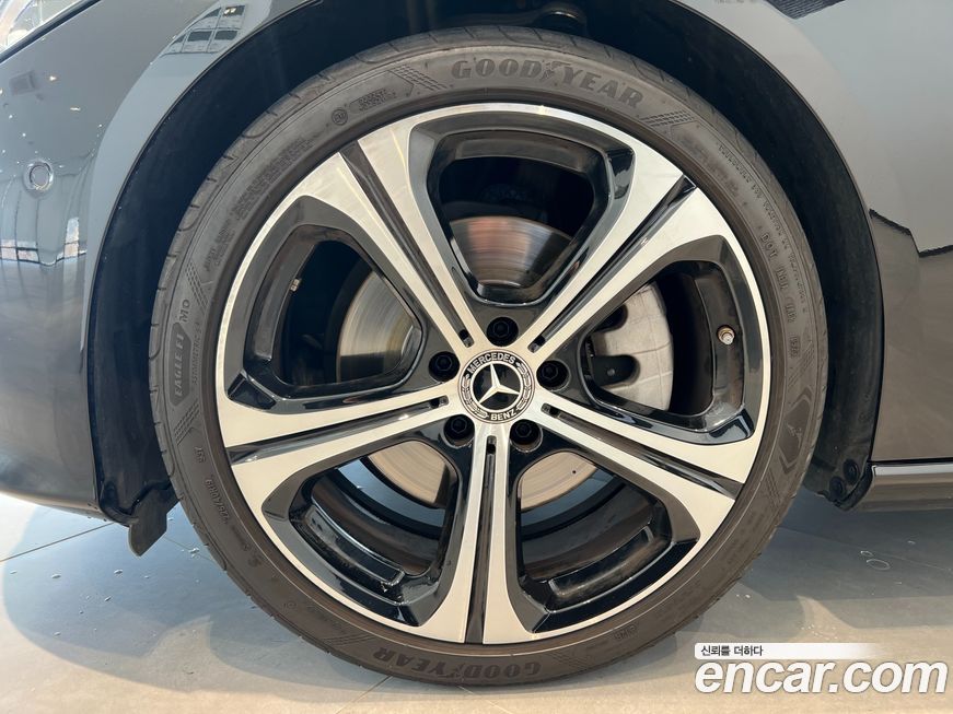 Mercedes-Benz C-Class 2024