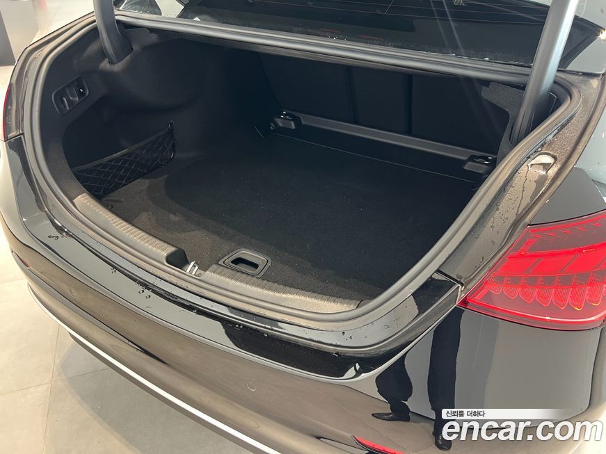 Mercedes-Benz C-Class 2024