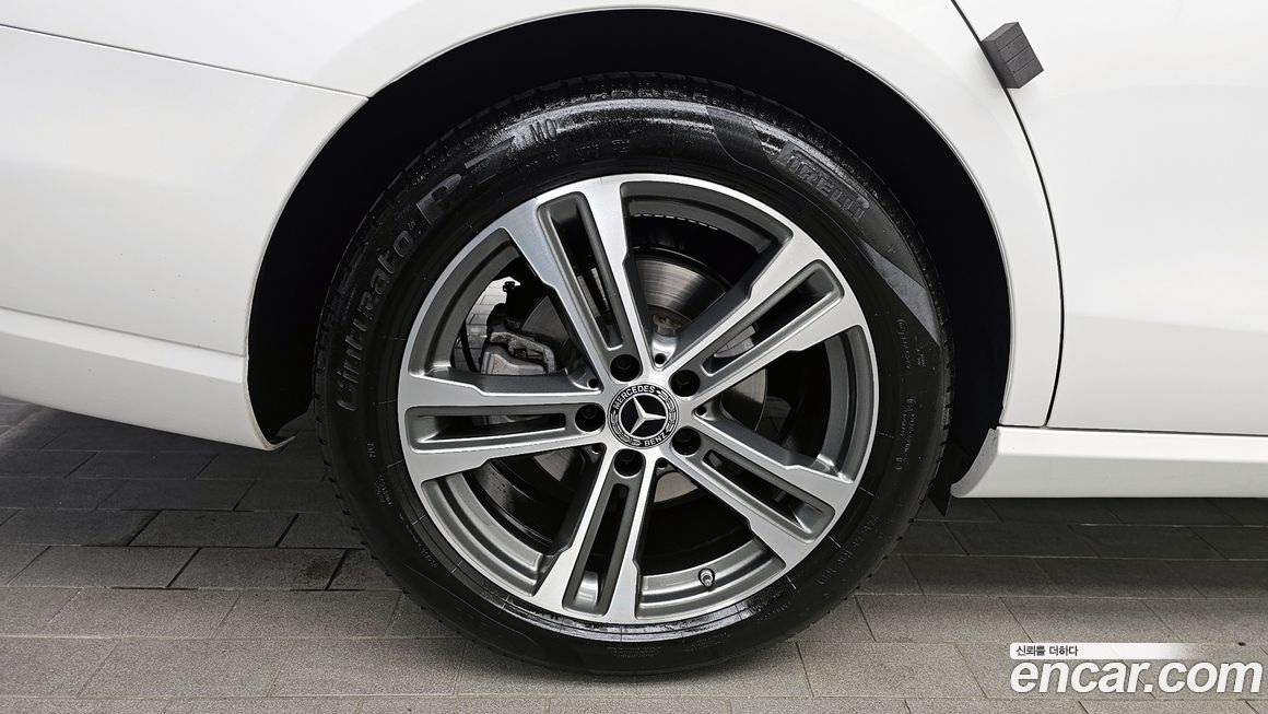 Mercedes-Benz E-Class 2023