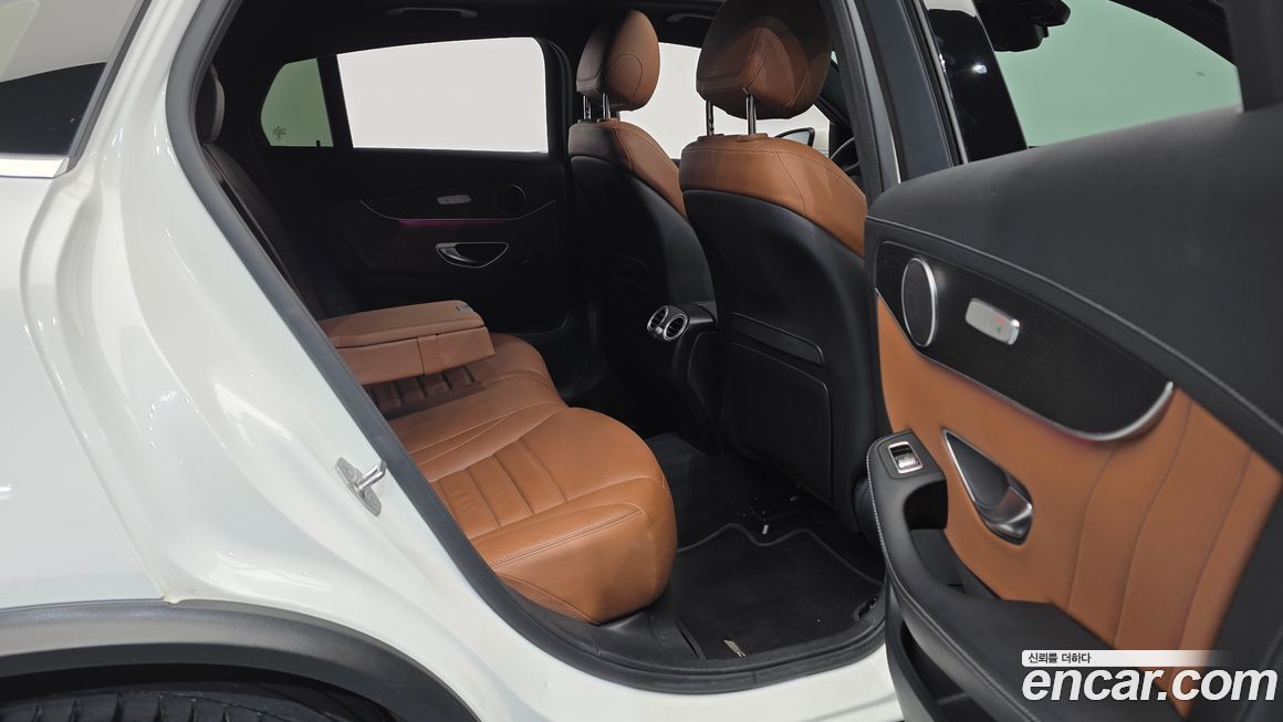 Mercedes-Benz GLC-Class 2021