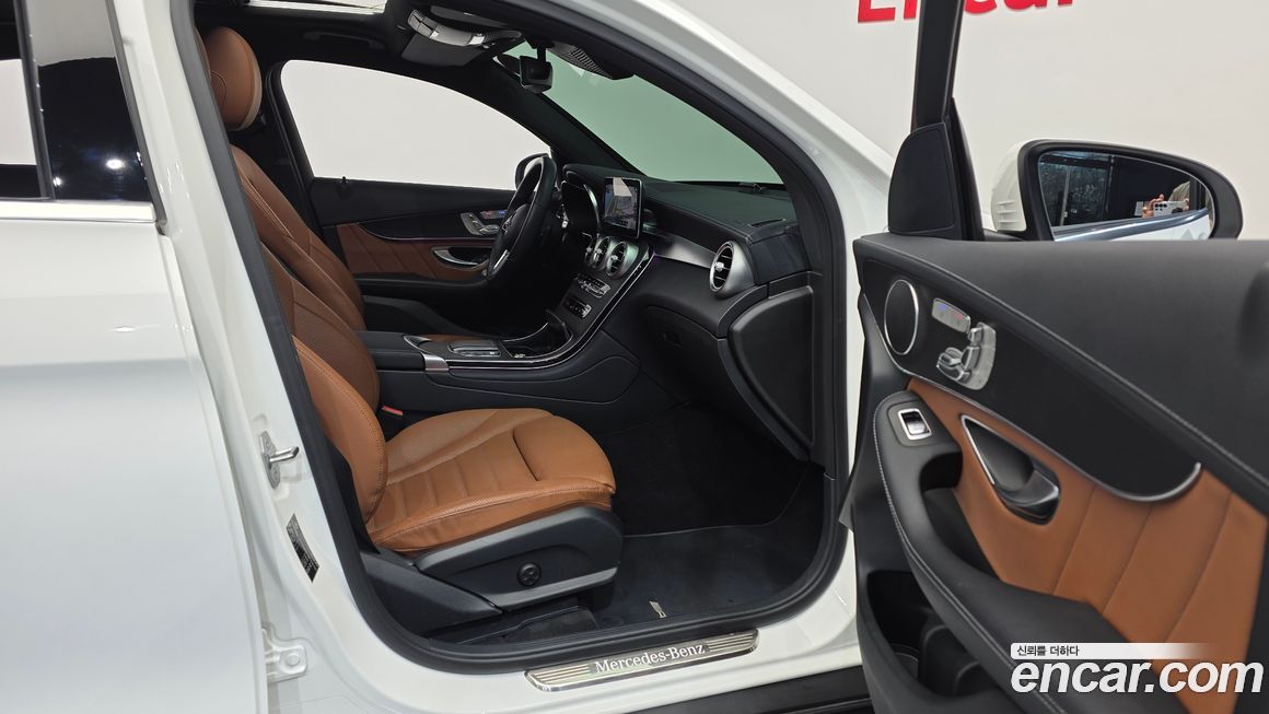 Mercedes-Benz GLC-Class 2021