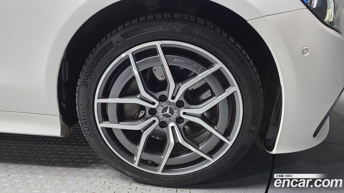 Mercedes-Benz E-Class 2022