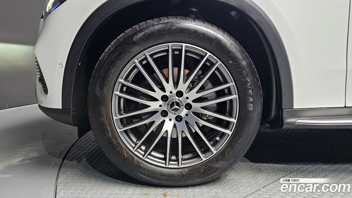 Mercedes-Benz GLC-Class 2025