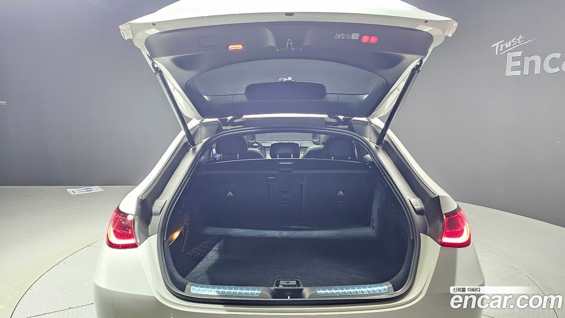 Mercedes-Benz GLC-Class 2025