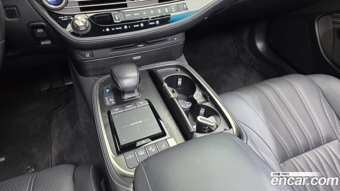 Lexus LS 2021
