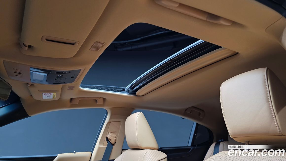 Lexus ES 2025