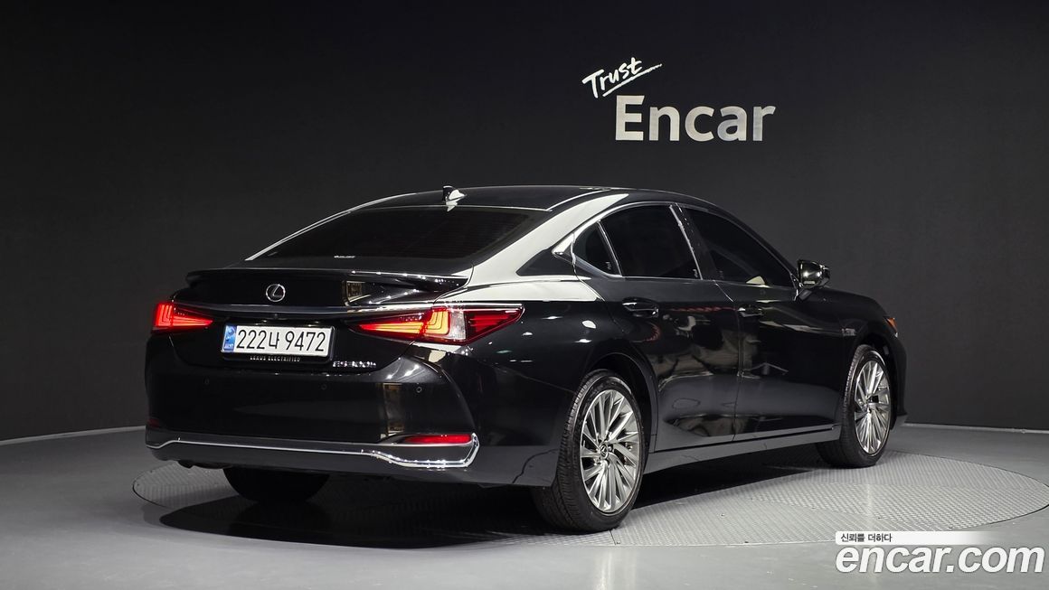Lexus ES 2025