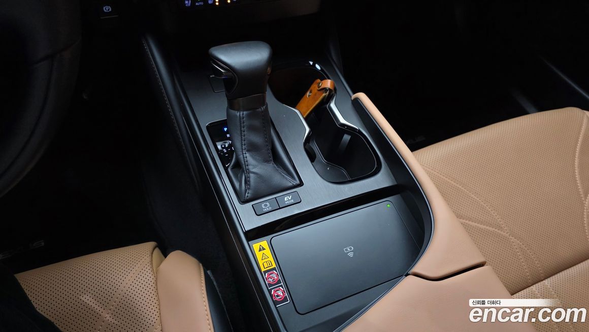 Lexus ES 2025