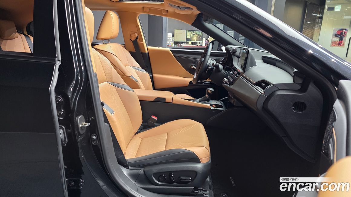 Lexus ES 2025