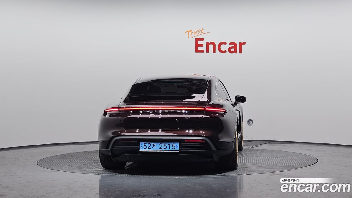 Porsche Taycan 2021