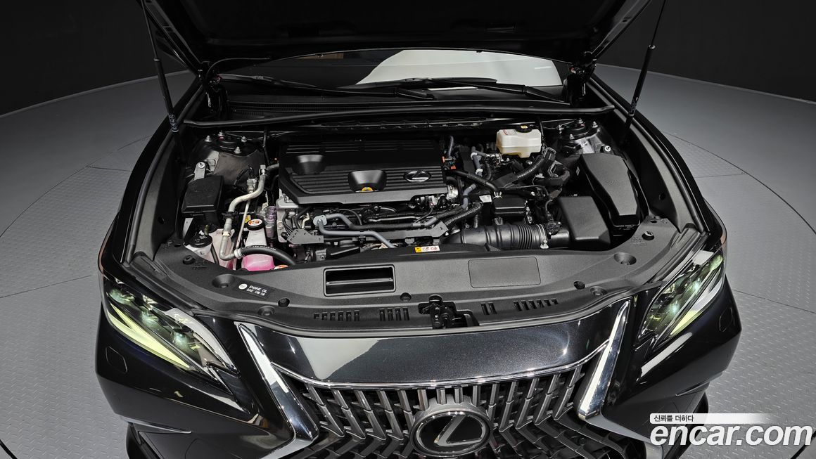 Lexus ES 2025