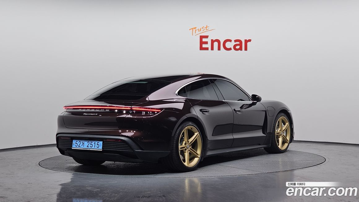 Porsche Taycan 2021
